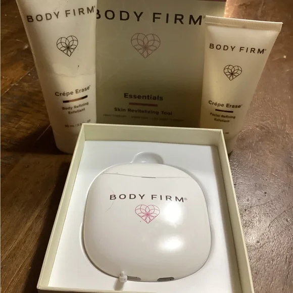 Body Firm Crêpe Eraser Exfoliant Set - White
